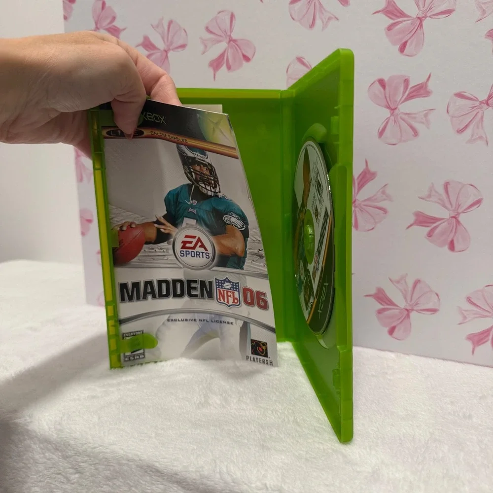 Madden NFL 06 Xbox Video Game Complete with‎ Case and Disc